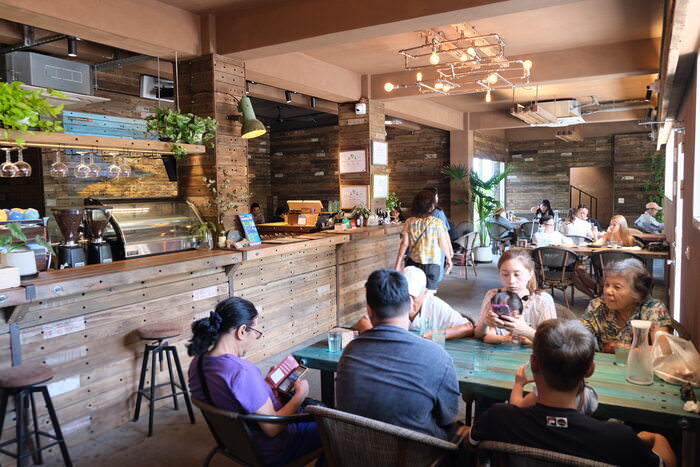 [蘇澳海景咖啡廳] 笑ㄟ咖啡。宜蘭東海岸海景咖啡廳推薦。露天座位+好吃PIZZA。內用環境