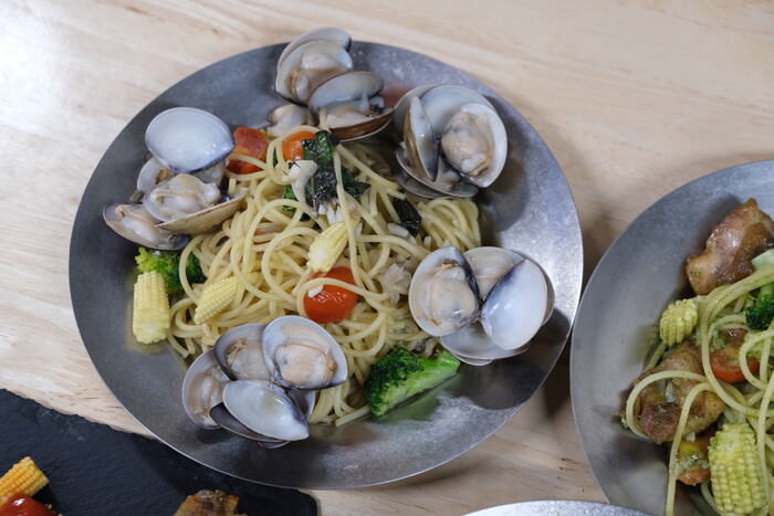 [新竹美食] Cibo義麵。東門市場用料實在義大利麵，油封鴨腿好吃!白酒蛤蜊直麵