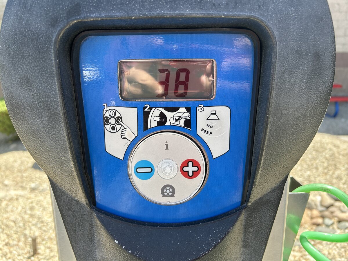 Where can I inflate my tires in the U.S.? Costco offers free air. What’s the recommended tire pressure? - 第2張圖