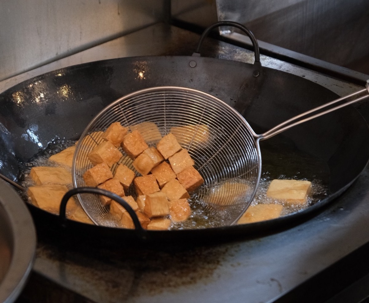 五味臭豆腐。新竹創意臭豆腐。皮蛋、椒麻、胡麻、五味醬口味。 - 第17張圖