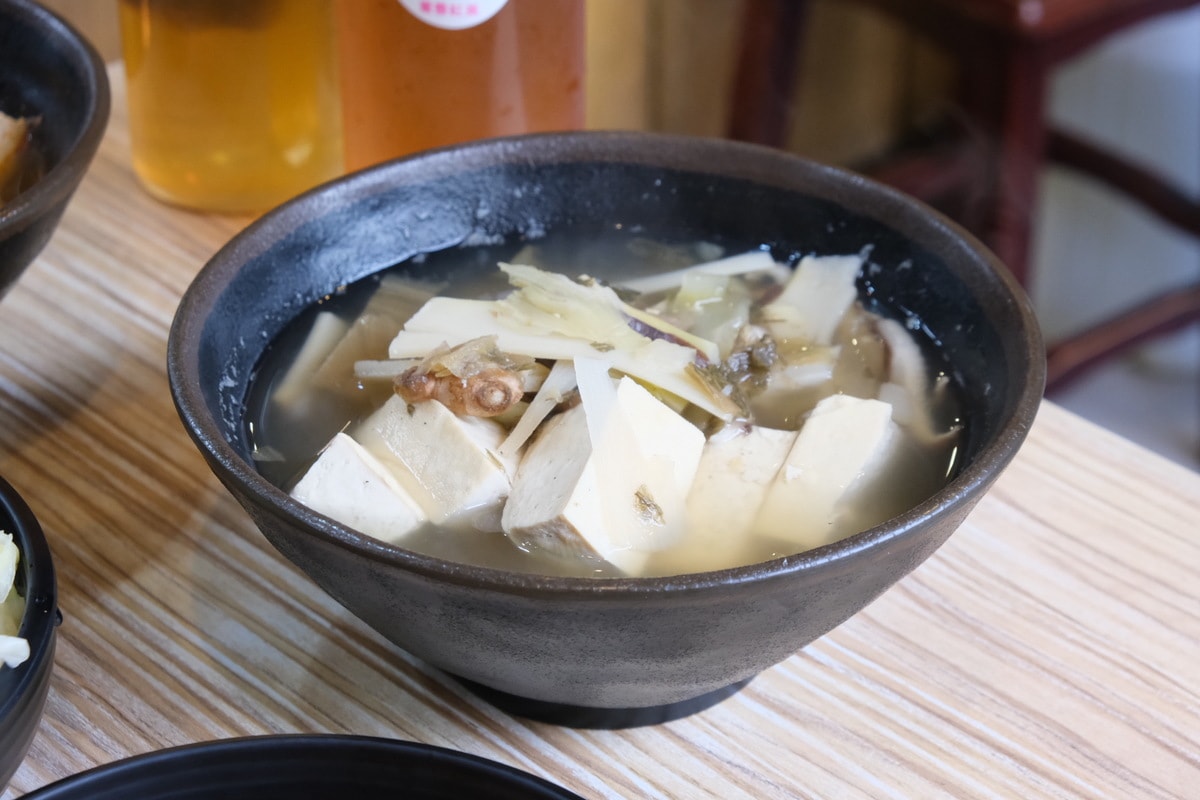 五味臭豆腐。新竹創意臭豆腐。皮蛋、椒麻、胡麻、五味醬口味。 - 第22張圖