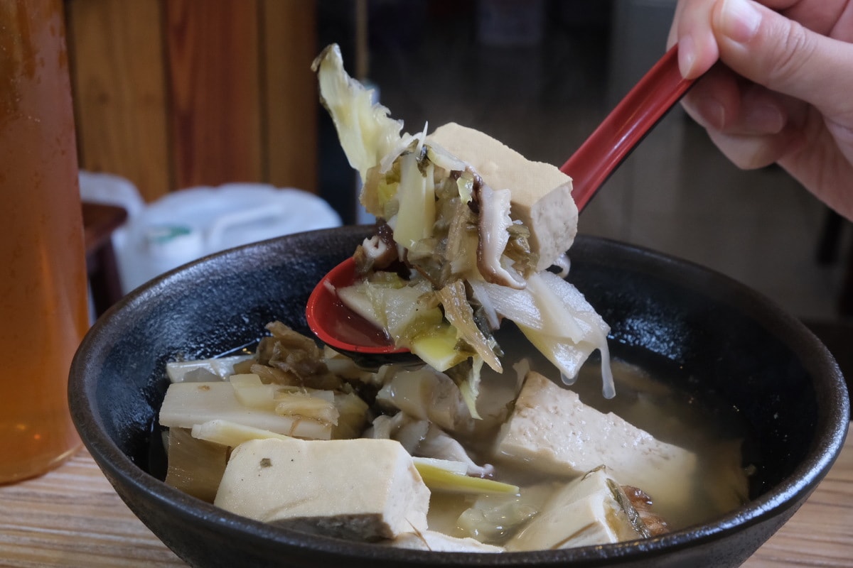 五味臭豆腐。新竹創意臭豆腐。皮蛋、椒麻、胡麻、五味醬口味。 - 第24張圖